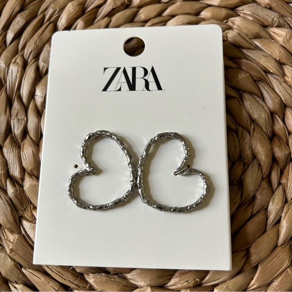 NWT Zara Silver Color Heart Earrings - Picture 2 of 8